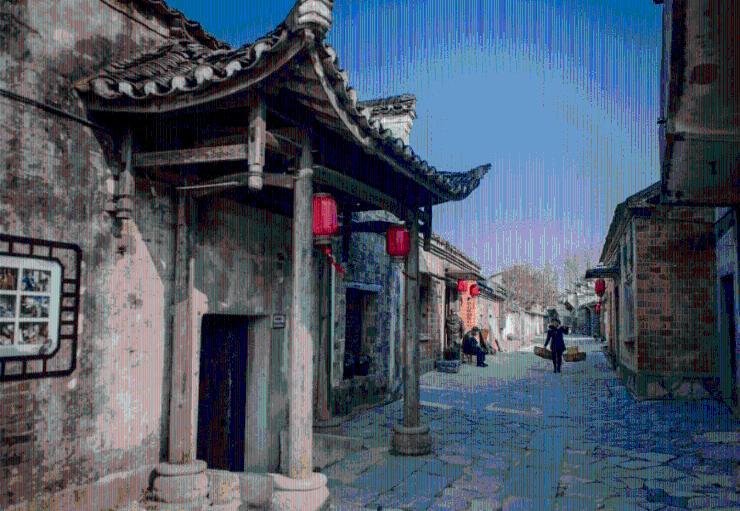 逃离昏暗下的小村